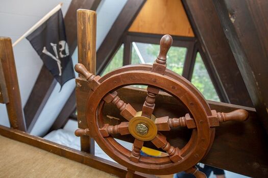 Steuerrad in der Piraten-Höhle