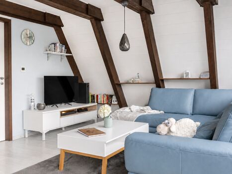 Wohnzimmer mit Ledercouch