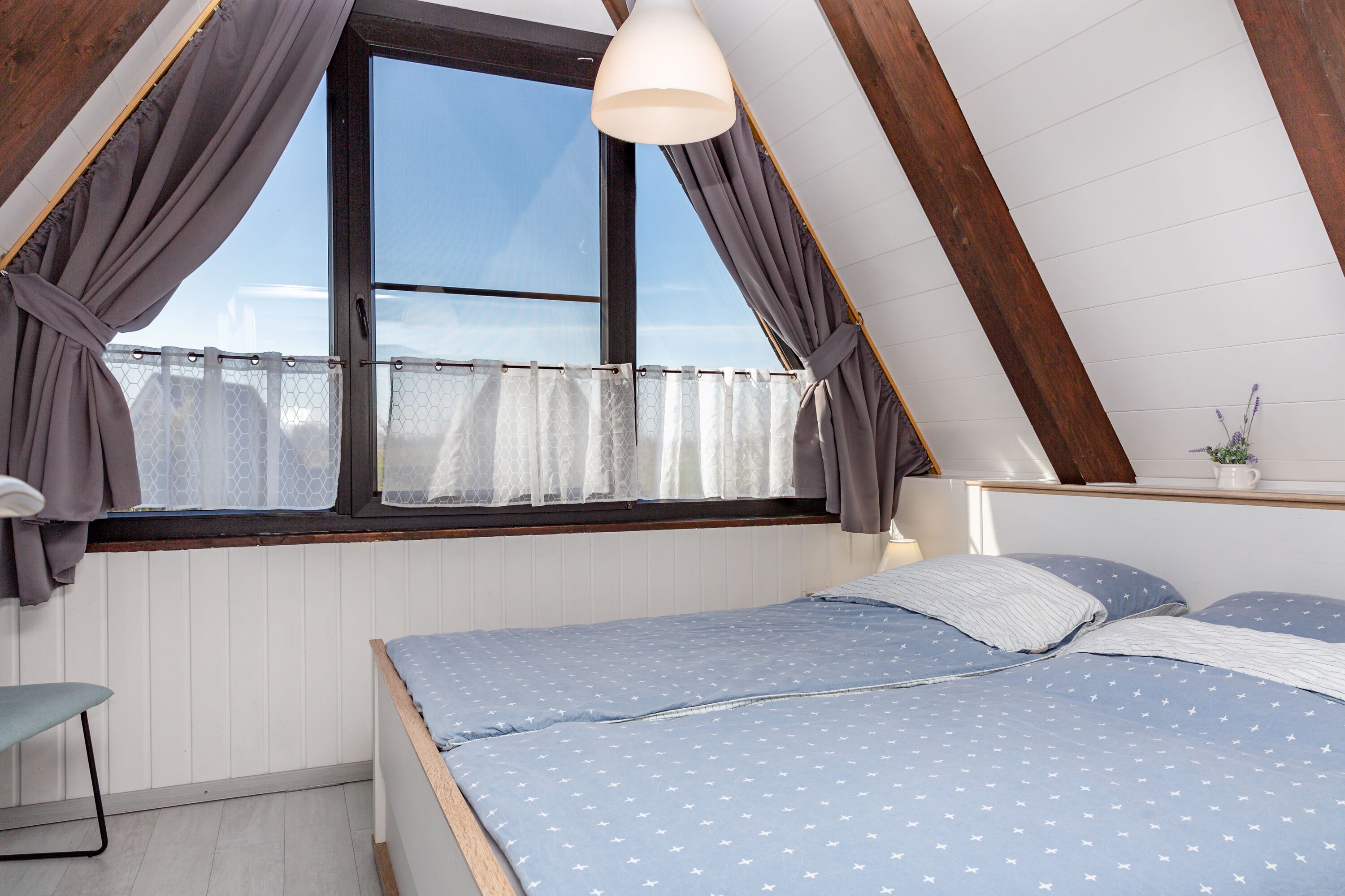Schlafzimmer 1