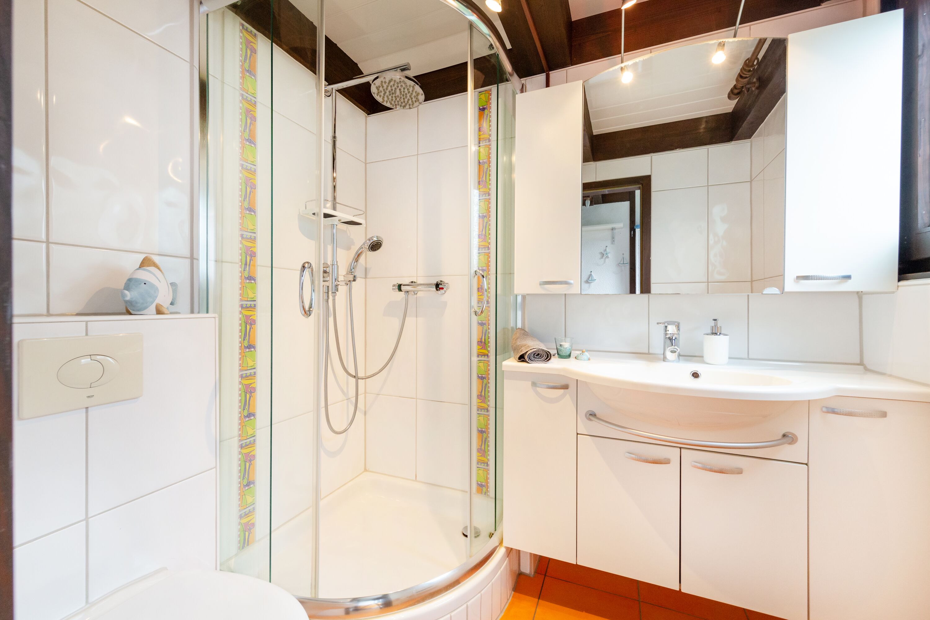 Badezimmer mit Dusche