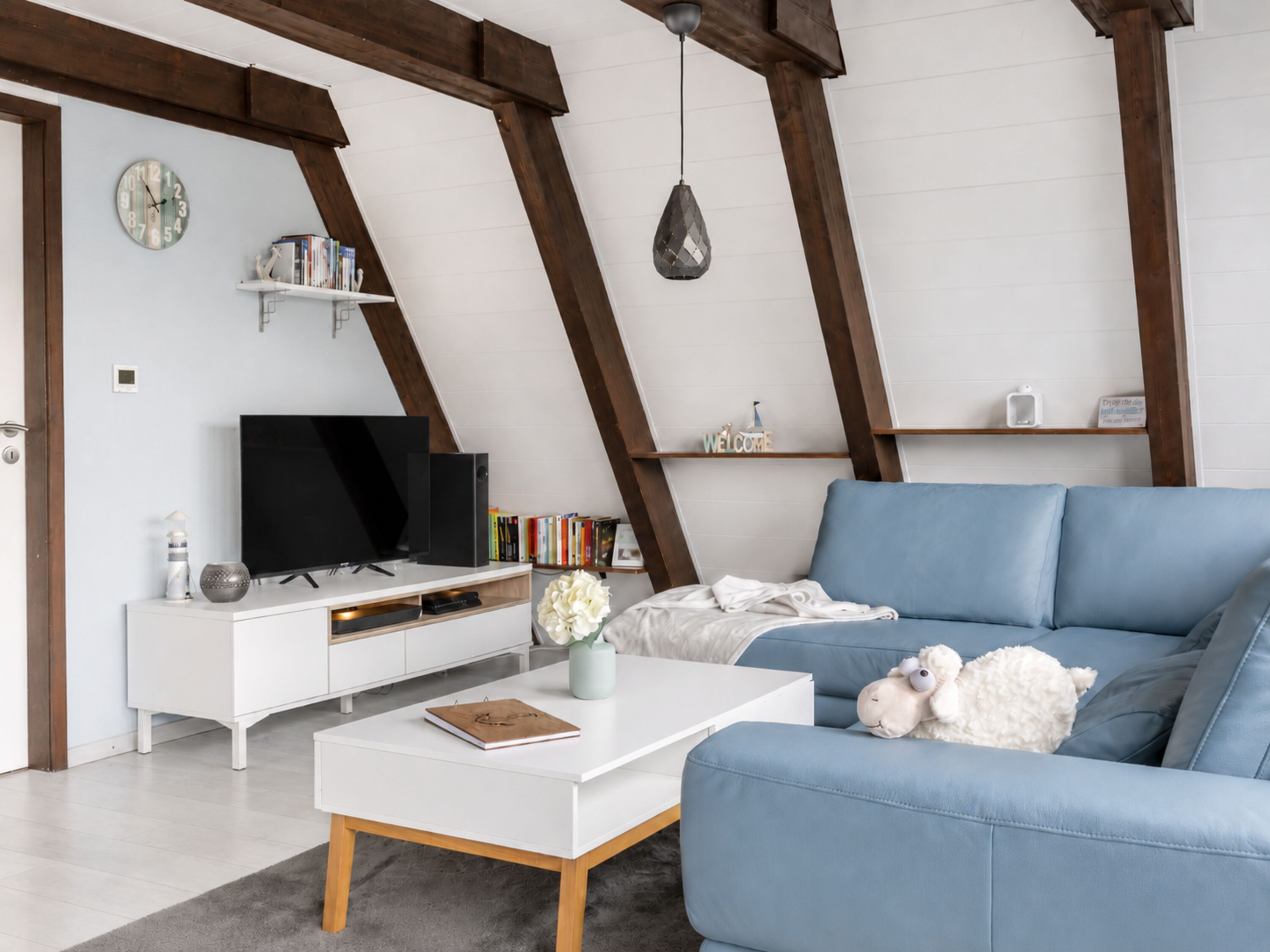 Wohnzimmer mit Ledercouch