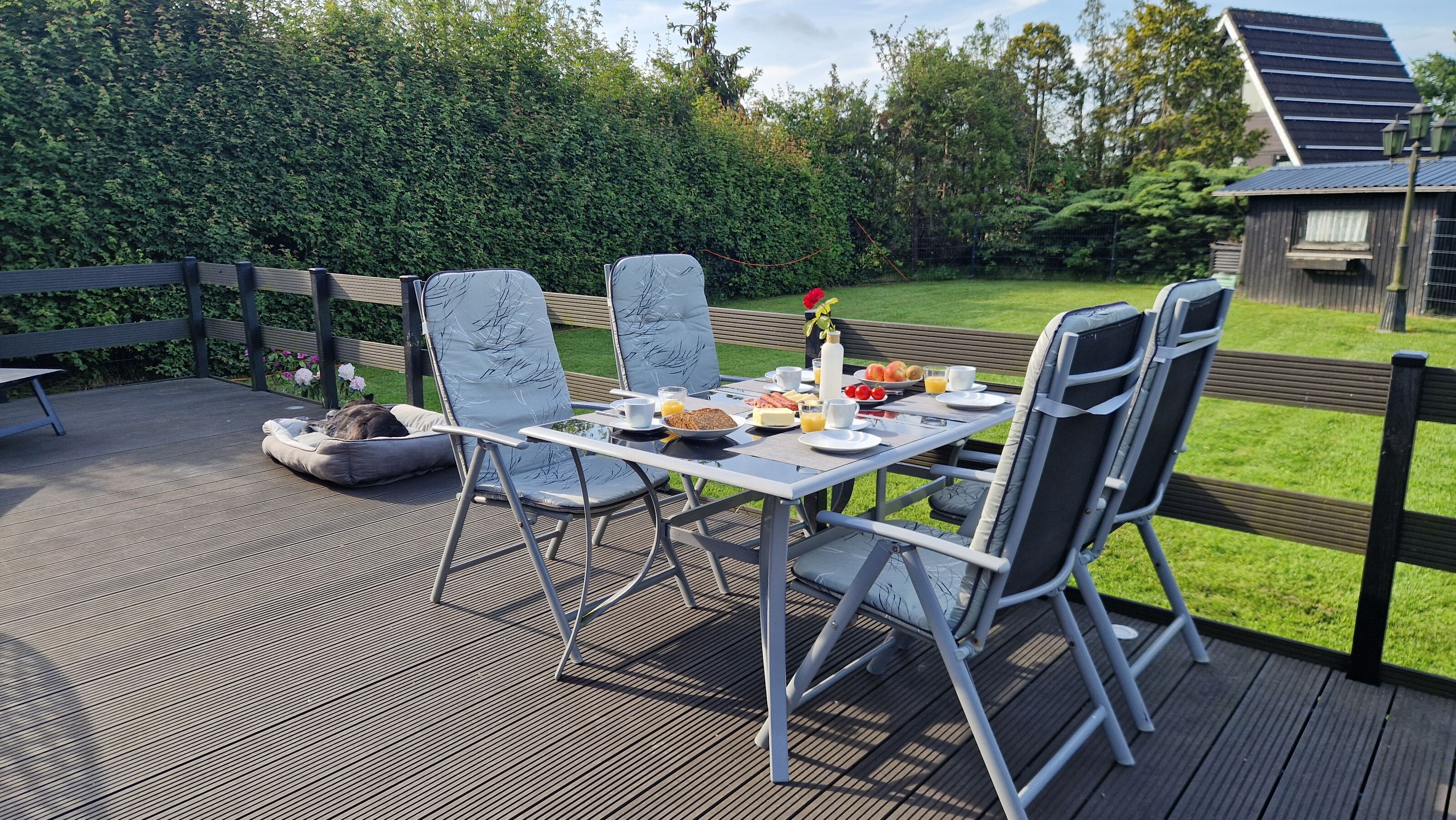 Frühstück auf der Terrasse