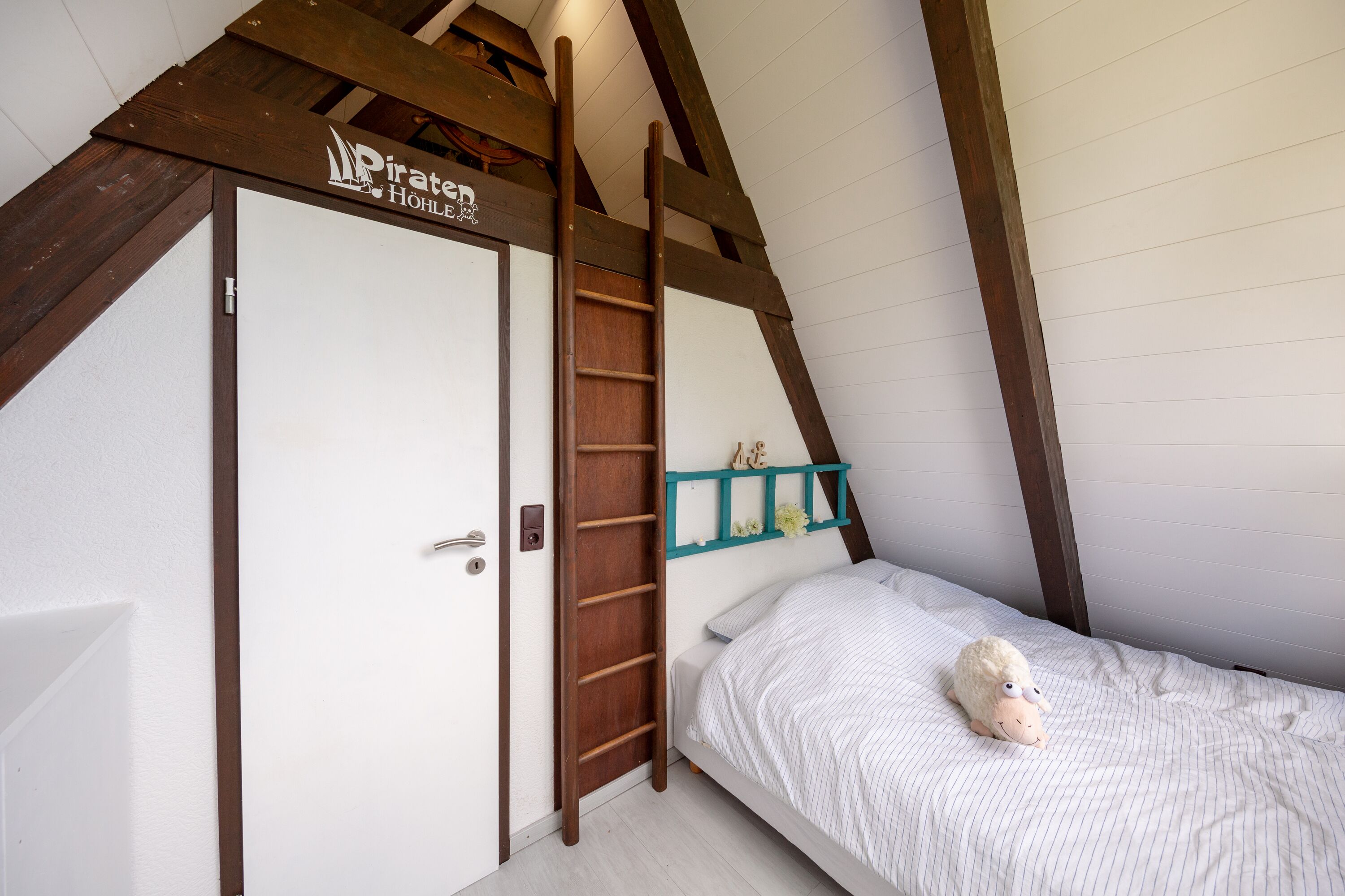 Schlafzimmer 2
