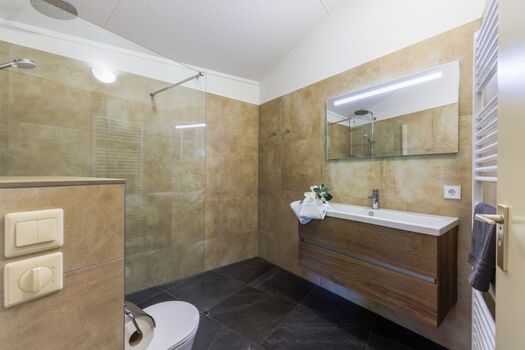 Badezimmer mit barriere freie Dusche