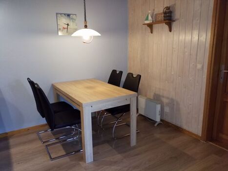 - Neu - möbilierte Essecke