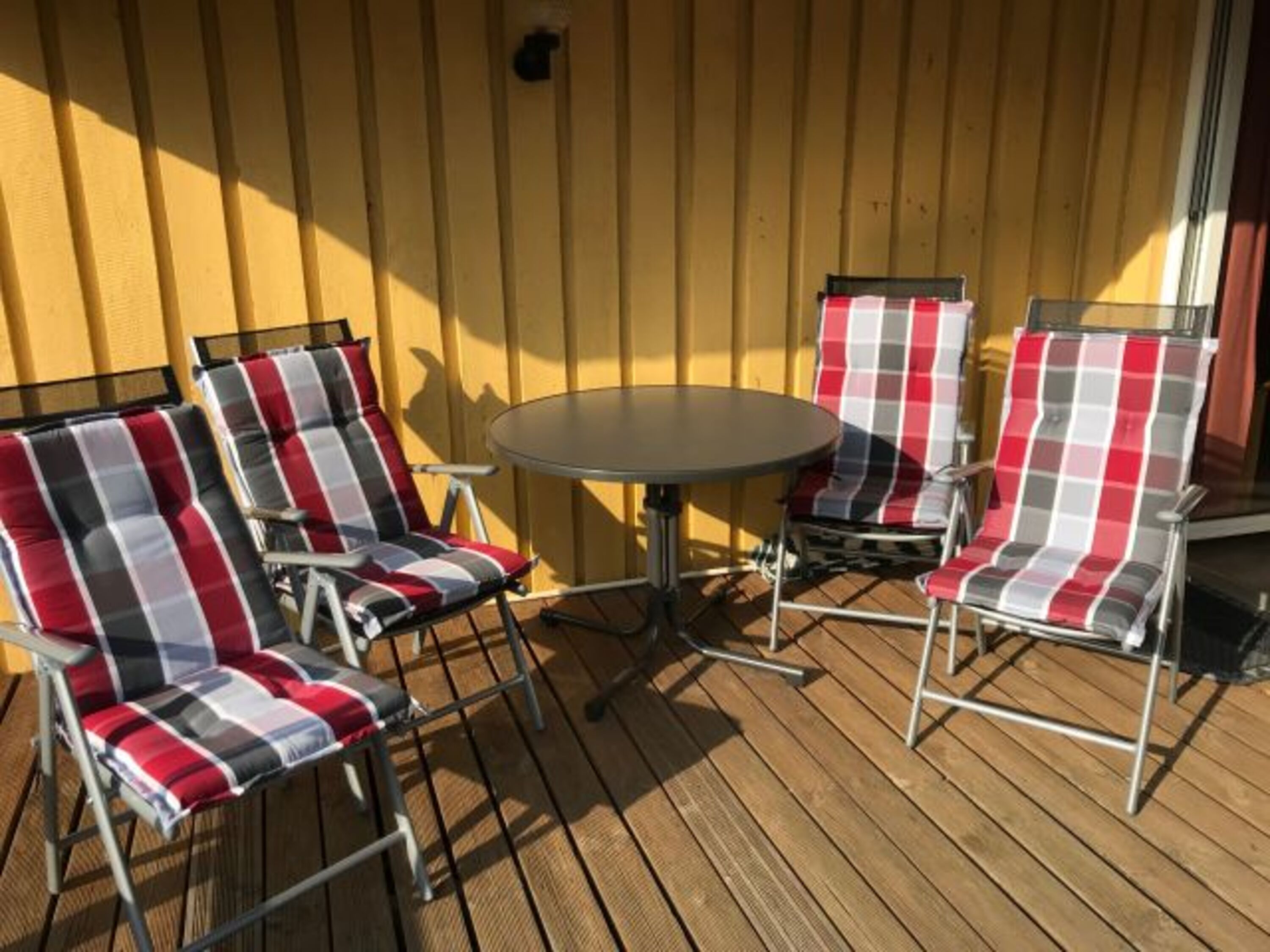 Terrasse mit neuen Terrassenmöbel