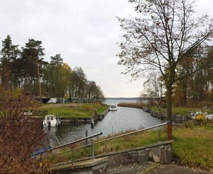 Nur 400m vom Urlaubswald entfernt- der Bootshafen mit Bootsvereih am Wolziger See