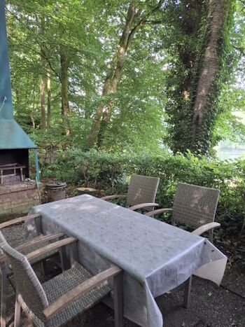 Waldterrasse mit Grill/Kamin