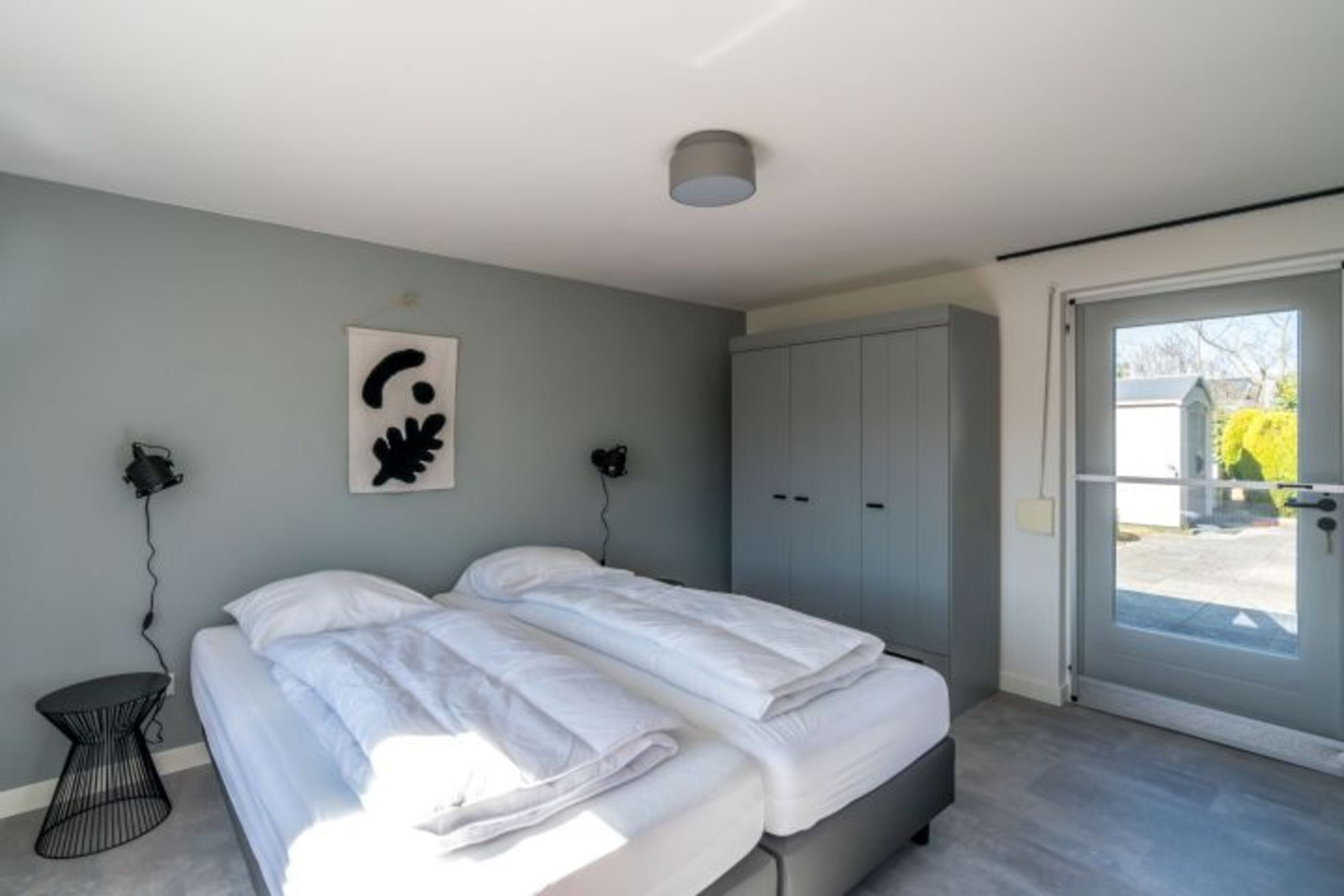 Schlafzimmer 2 Einzel Boxspringbetten (90x220) und Fernseher