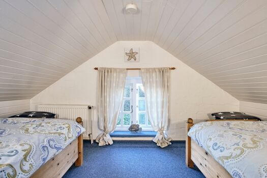 2. Schlafzimmer OG mit 2 Einzelbetten