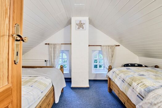 2. Schlafzimmer OG mit 2 Einzelbetten