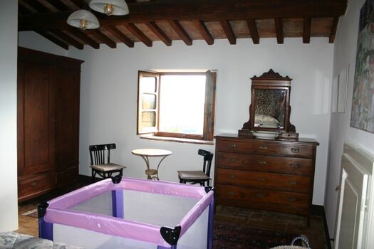 das obere Schlafzimmer, Kinderbett auf Wunsch