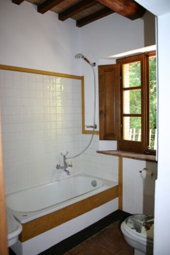 Badewanne mit Dusche