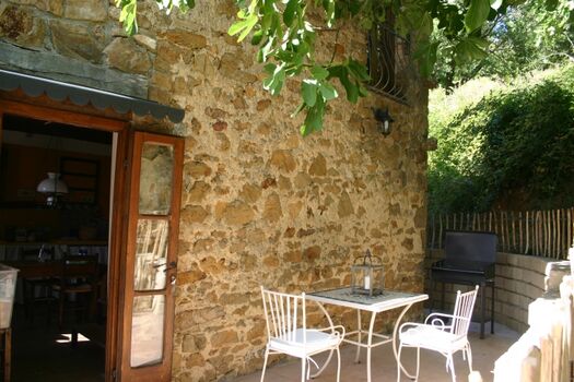 die Sùdterrasse mit Grill