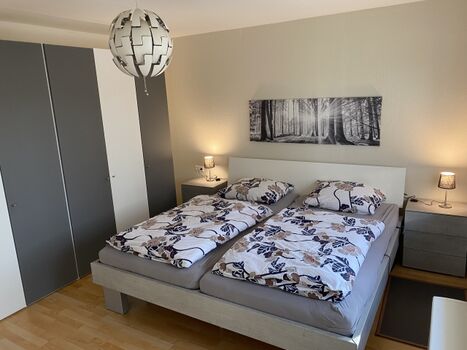 mit großem Doppelbett