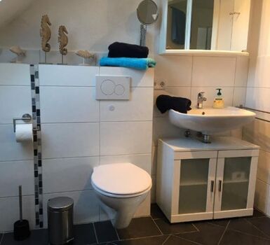 Badezimmer in der oberen Wohnung