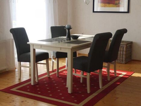 Essecke mit Platz für entspannte Mahlzeiten