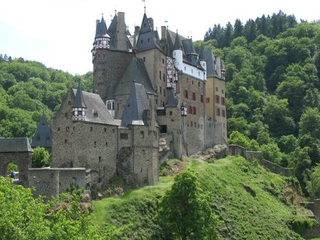 Die berühmte Burg Eltz ist wenige Kilometer entfernt