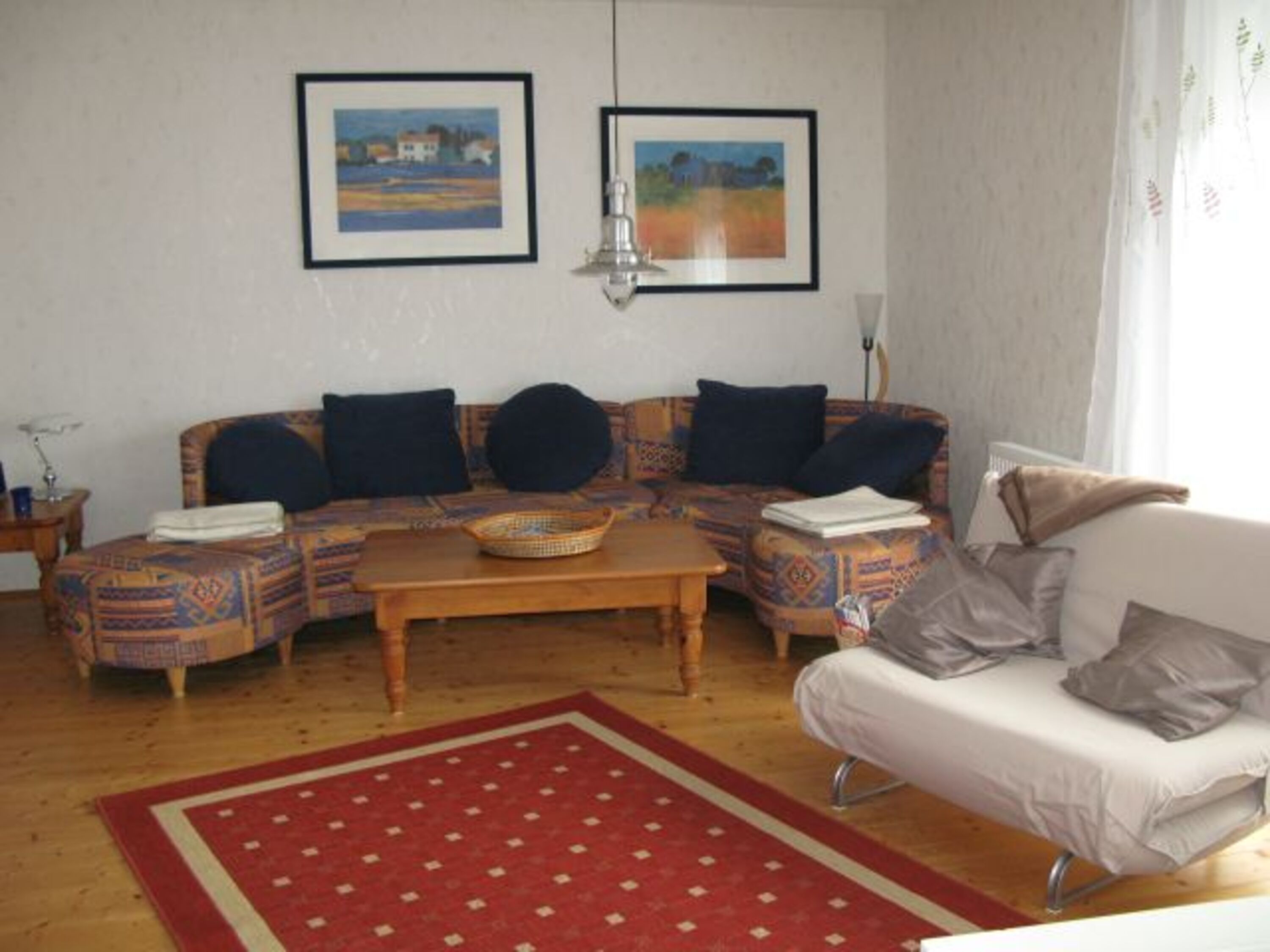 Helles, gemütliches Wohn- und Esszimmer