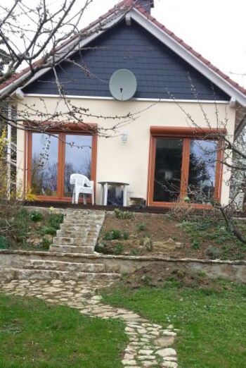 Rückansicht mit kleiner Südterrasse