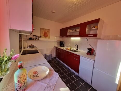 komplette ausgestattete Küche 