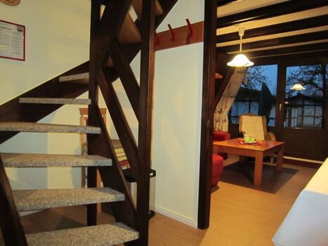 Aufgang zum OG-Beispiel Wigwam