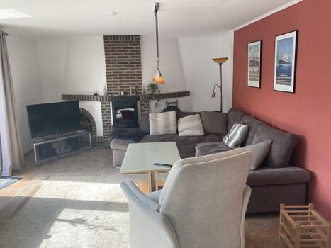 Wohnzimmer (Kamin ist nur illuminiert)