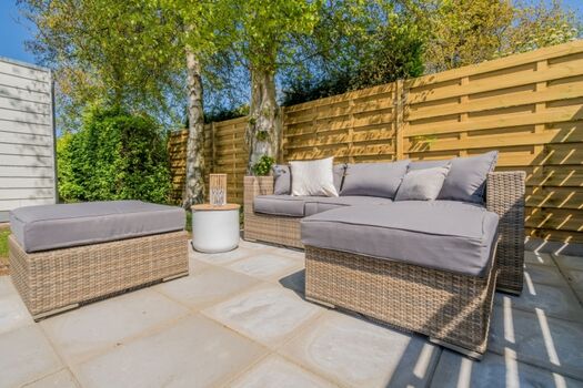 Die 2. Terrasse mit Lounge-Ecke