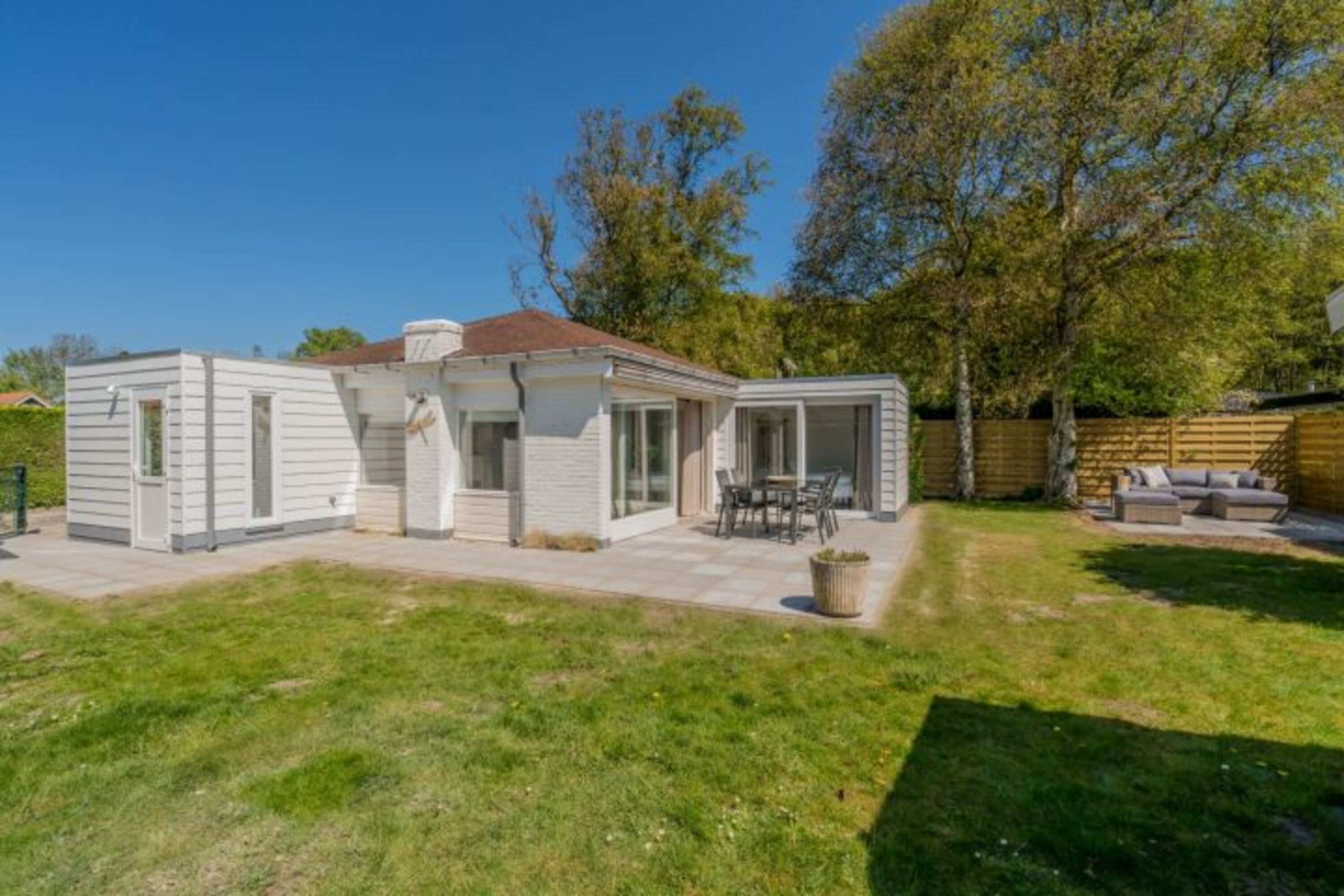 Freistehende Bungalow mit sonnigem Garten