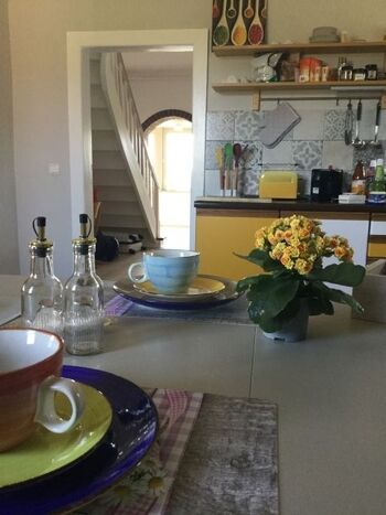 Küche mit Blick in den Flur.