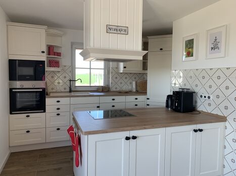 moderne, freundliche Landhausküche - hier kocht man gern:)