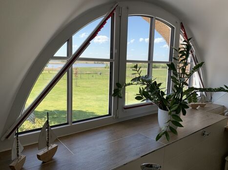 Bad im Dachgeschoss - Blick auf die Üselitzer Wiek