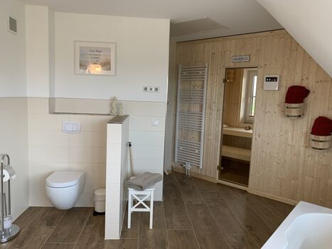 Bad im Dachgeschoss - mit Sauna zum Entspannen
