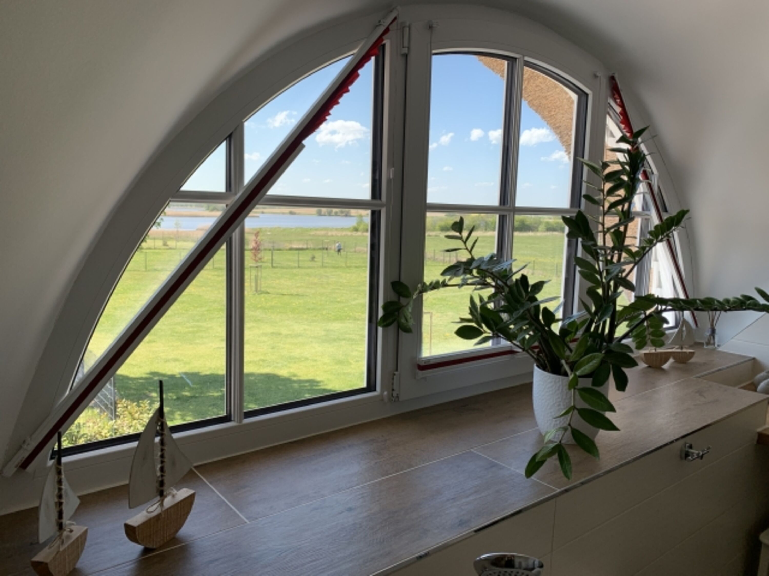 Bad im Dachgeschoss - Blick auf die Üselitzer Wiek