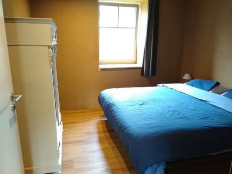 Schlafzimmer mit Doppelbett