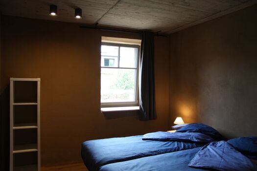 Schlafzimmer mit zwei Einzelbetten