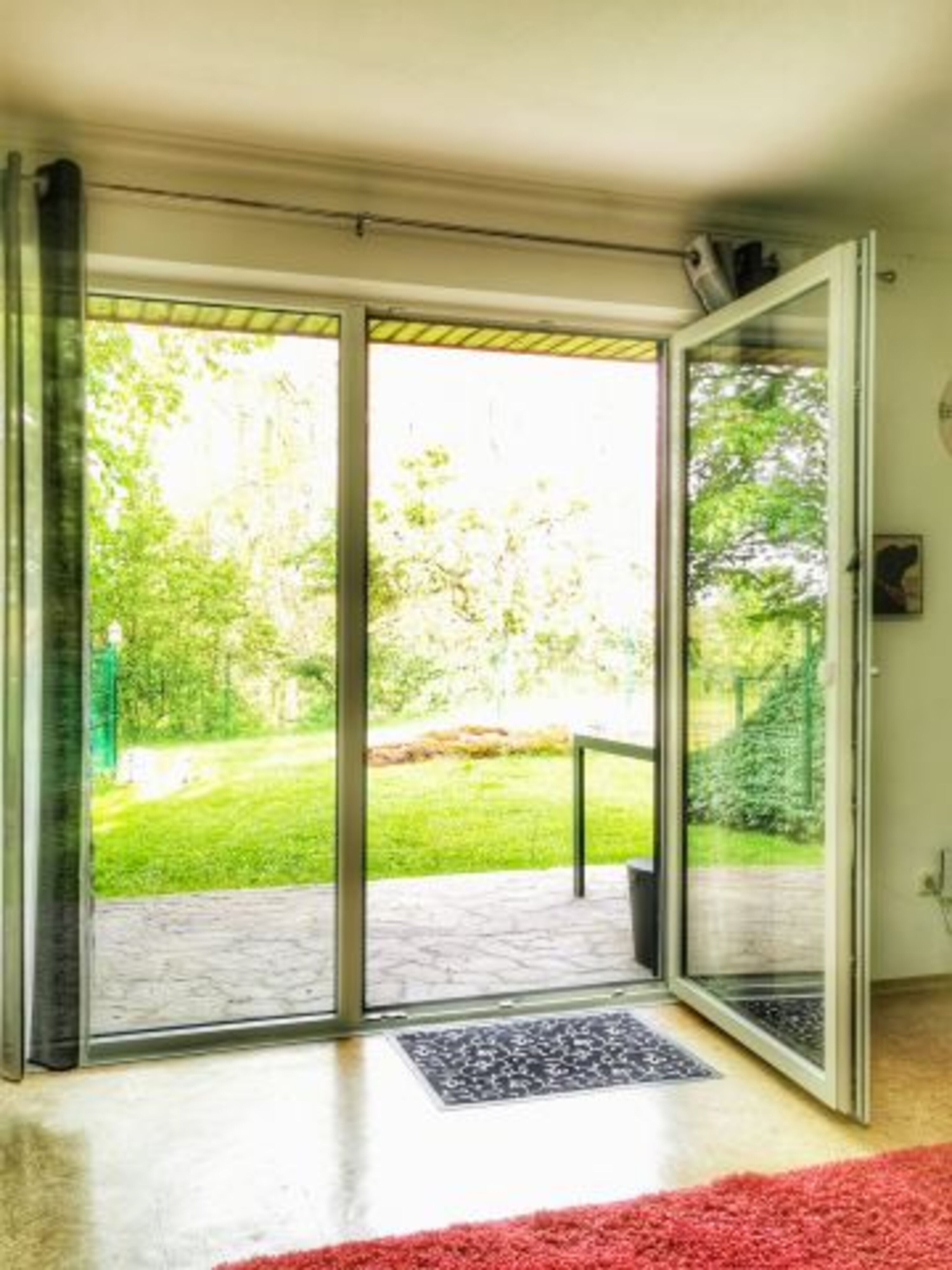 Wohnzimmer Ausgang zur Terrasse