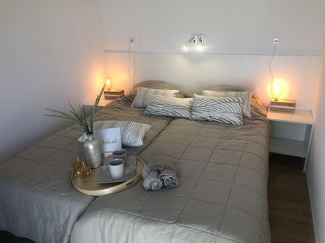 2 Schlafzimmer- Einzelbetten können zusammengeschoben werden