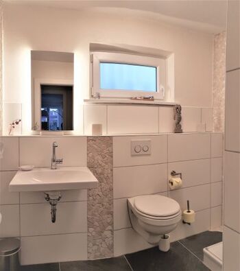 Badezimmer mit Tageslicht