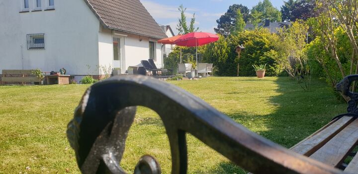 Großer eingezäunter Garten