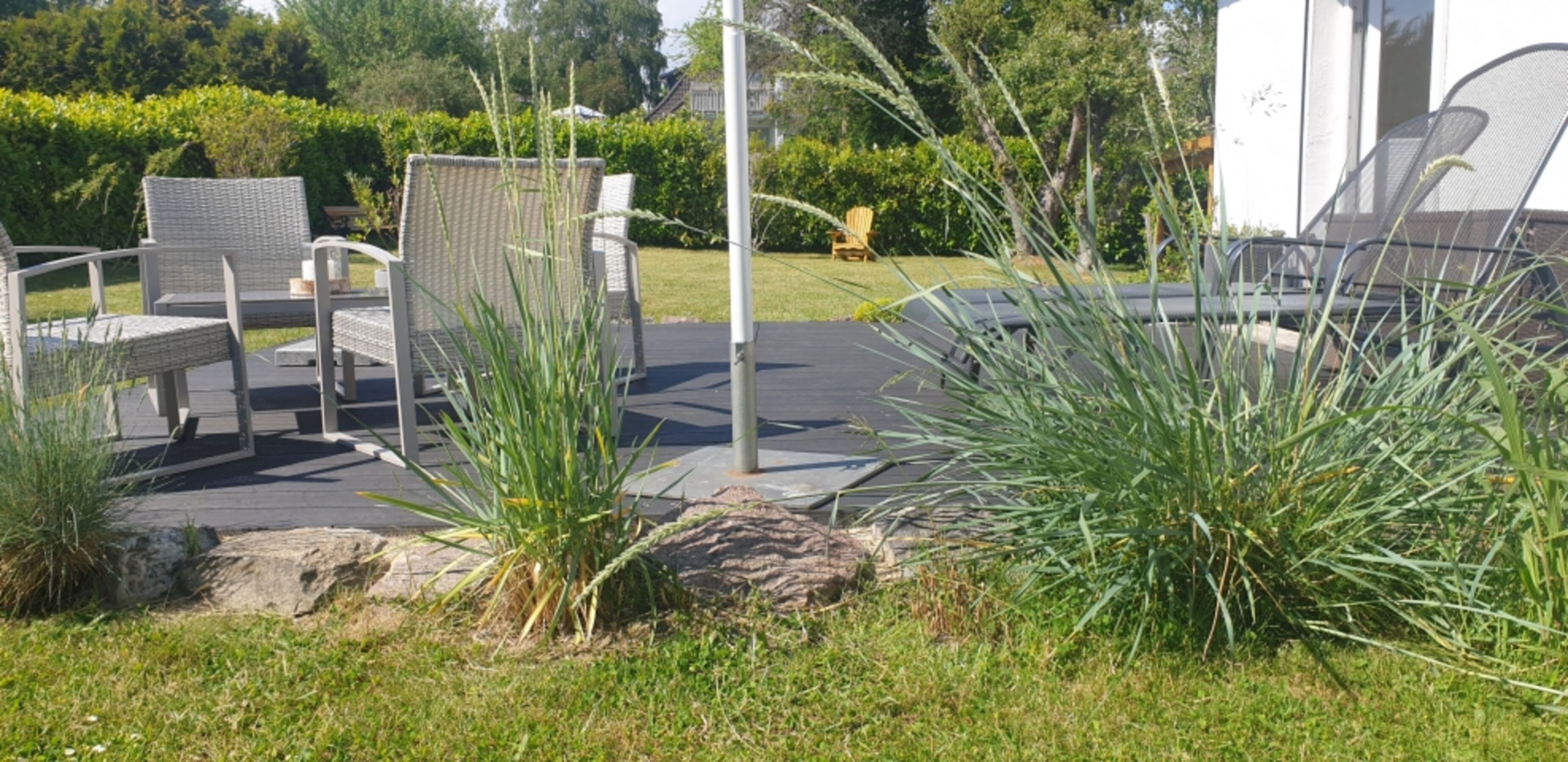 Terrasse mit großem Garten (Alleinnutzung), vollständig eingezäunt