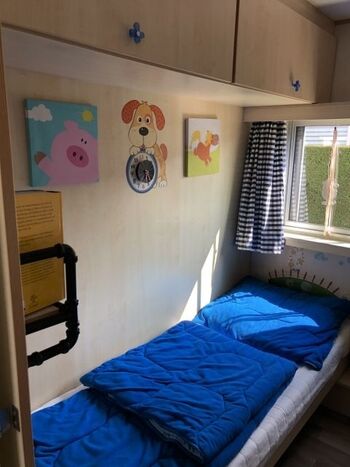 Kinderzimmer mit Einzelbett 