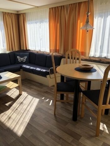 Esstisch  und Große Eckcouch