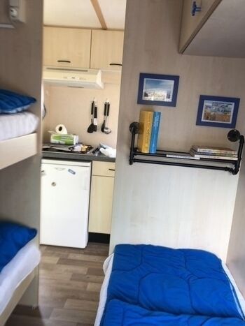 Kinderzimmer mit Blick in die Küche 