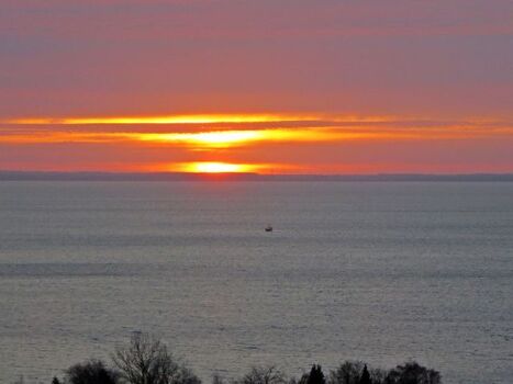 ... oder zum Abschluss noch einmal ein romantischer Blick von Ihrer Wohnung aufs Meer !!!
