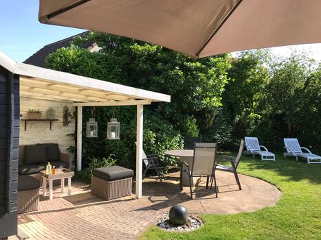 Überdachter Sitzbereich Garten