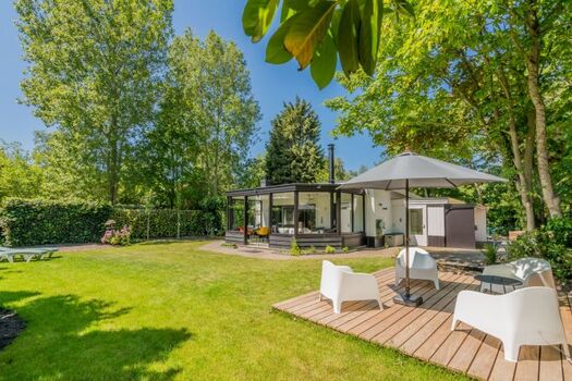 Der wunderschöne Bungalow in einer grünen Oase