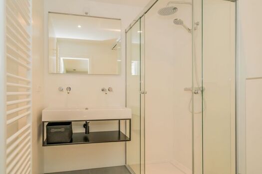 das neue, moderne Badezimmer