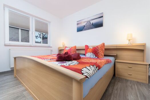 Schlafzimmer mit Doppelbett