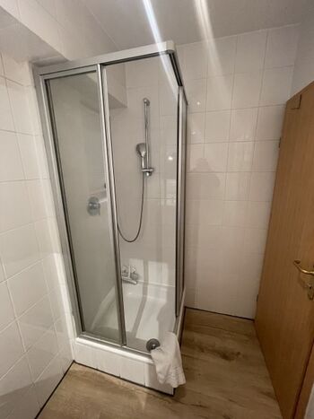 Dusche im Untergeschoß